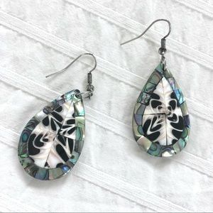 Mother of pearl drop earrings 🐚🤍